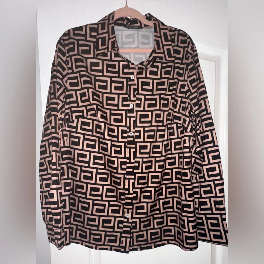 Geometric Patterned Button-Up Shirt - Picture 7 of 7